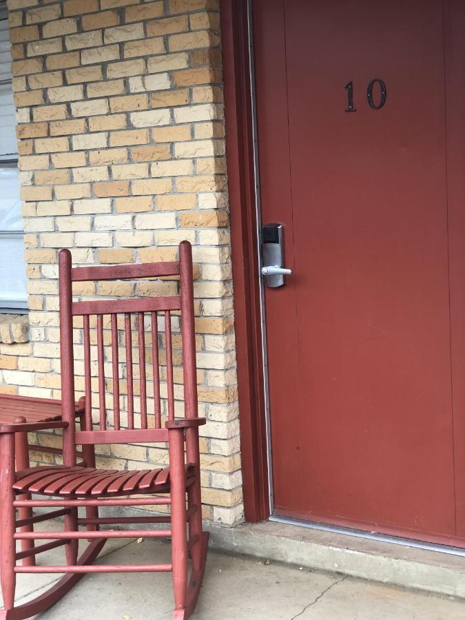 Ji11, Queen Guest Room At The Joplin Inn At The Entrance To Mountain Harbor Resort Hotel Room Mount Ida Oda fotoğraf