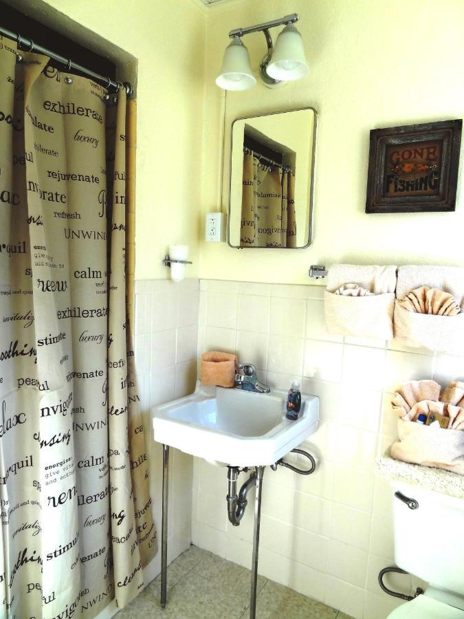 Ji11, Queen Guest Room At The Joplin Inn At The Entrance To Mountain Harbor Resort Hotel Room Mount Ida Dış mekan fotoğraf