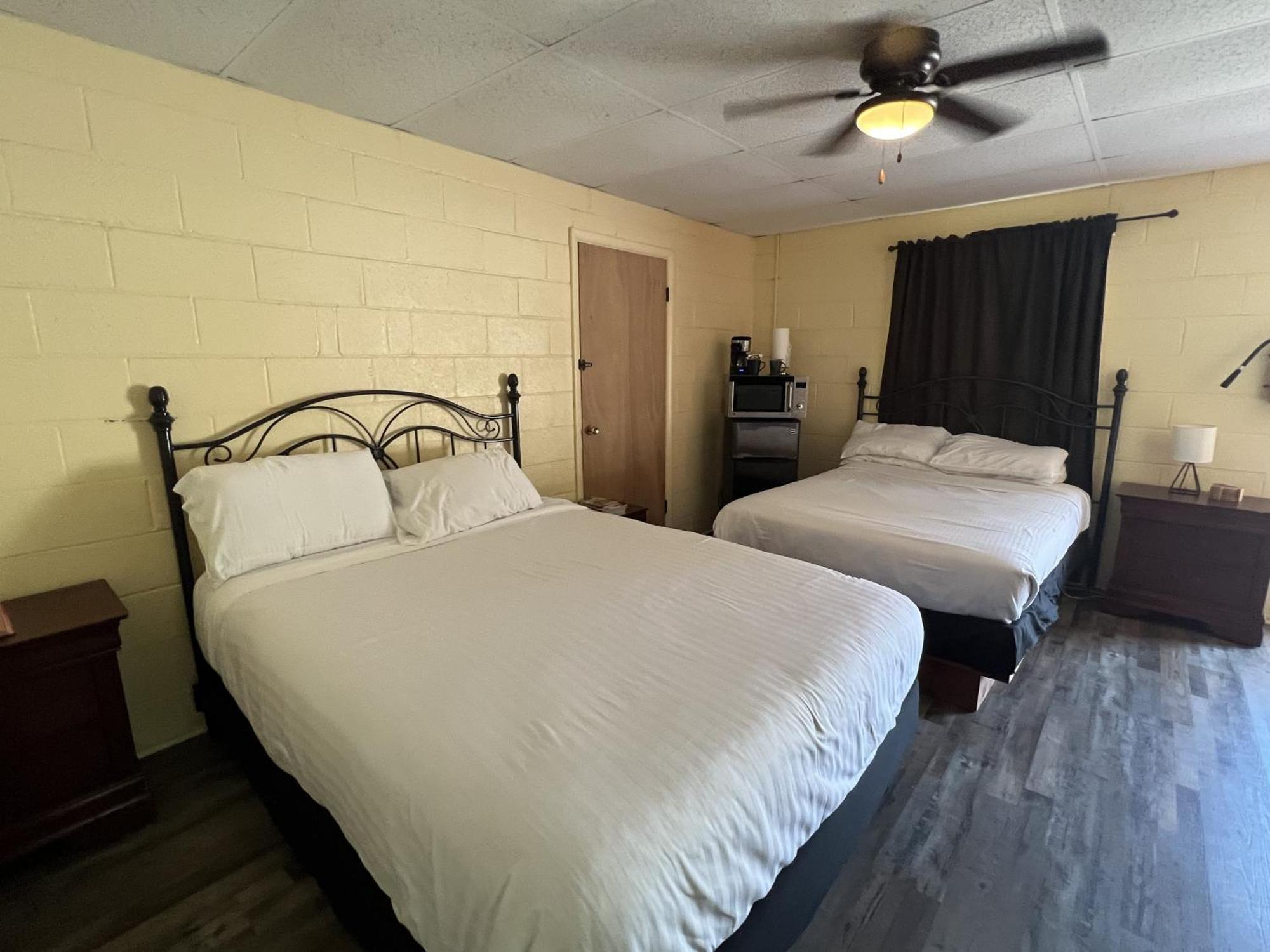 Ji11, Queen Guest Room At The Joplin Inn At The Entrance To Mountain Harbor Resort Hotel Room Mount Ida Dış mekan fotoğraf